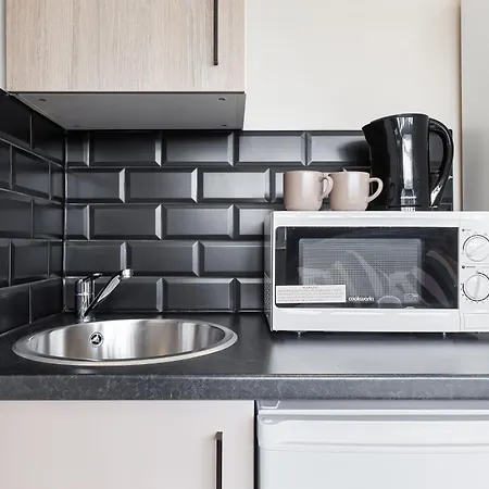 Гостевой дом Serviced Ensuite Modern Studio - Sleeps 2 - Near Wembley Stadium - Good Transport Link To London - Harrow Ha3 *