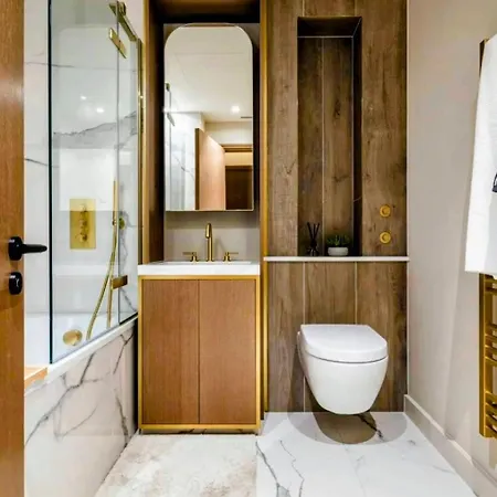 Soho Mandarin Apartment
