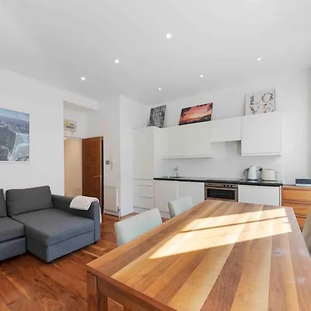 Huge 1 Bed -sleeps 4 De Lux Soho Fitzrovia * London