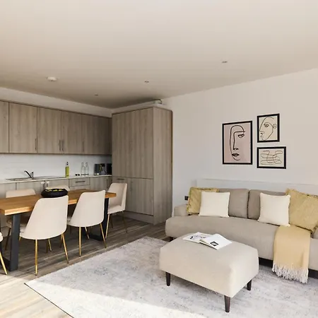 The Harlesden Place - Modern 3bdr Flat With Balcony Apartment