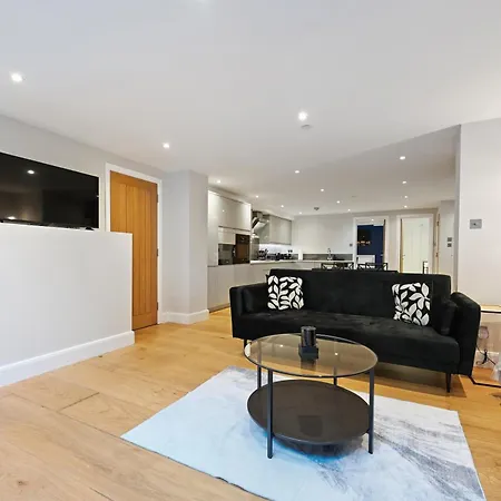 Apartment Stunning 2 Bed Basement Flat In Hammersmith