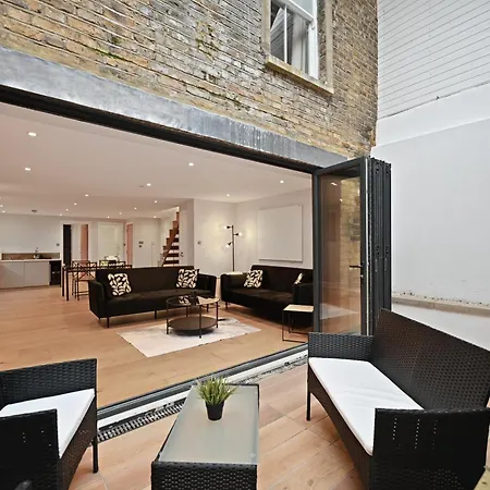Stunning 2 Bed Basement Flat In Hammersmith