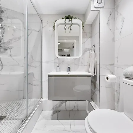 Luxury, Relaxing Apartment! 2 Mins From Paddington Station! London