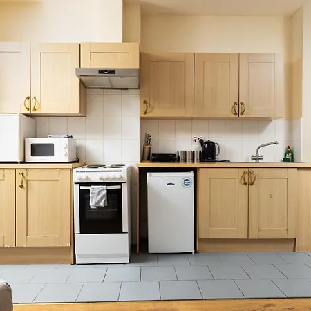 Very Large On Finchley Road 11 Apartment London