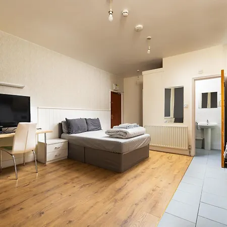Apartment Very Large On Finchley Road 11 *