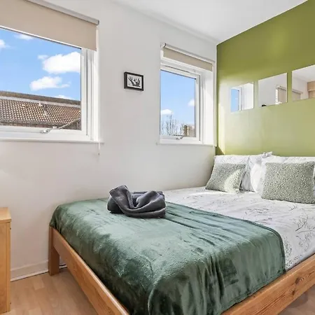 1-bedroom With Free Private Parking - Canary Wharf Apartment