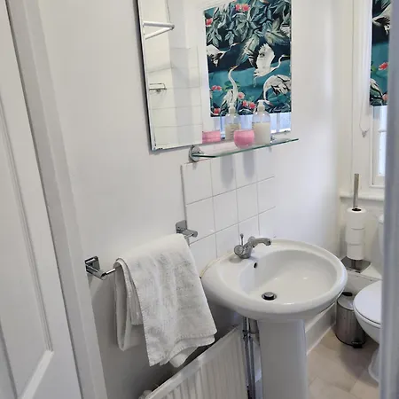 Oval Cricket Ground Walking Distance Apartment