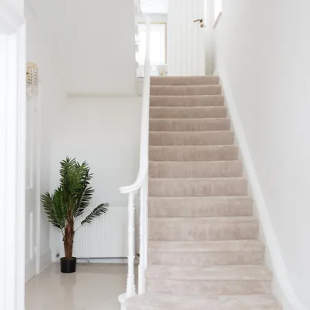 Stunning Large 4 Bedroom Victorian Holiday home *