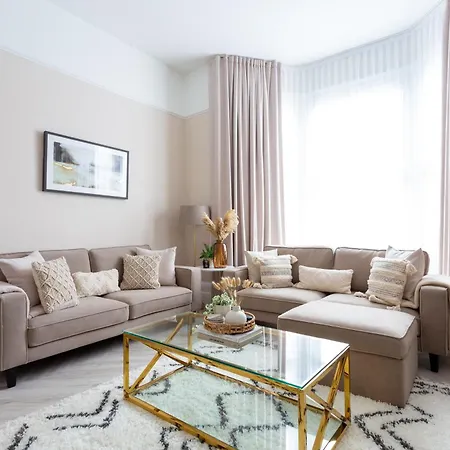 Holiday home Stunning Large 4 Bedroom Victorian
