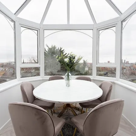 Stunning Large 4 Bedroom Victorian