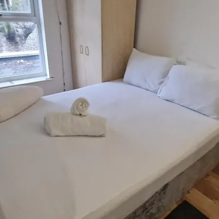 Urban Retreat Camberwell Zone 2 *