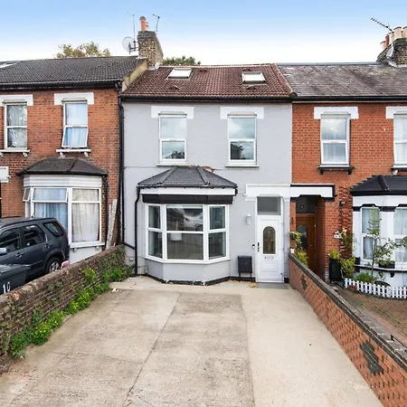 Single With A Shared Kitchen And Bathroom In A 5-bedroom House At Hanwell