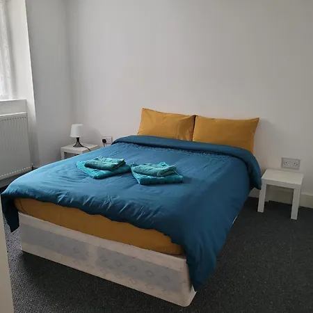 Lovely 2-bed Fully Refurbished House In Holiday home London