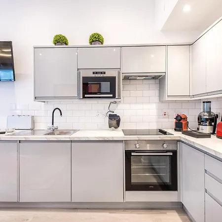 Apartment Casa Italia Near Kings Road In Chelsea With Wifi & Washing Machine *