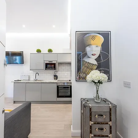 Apartment Casa Italia Near Kings Road In Chelsea With Wifi & Washing Machine London
