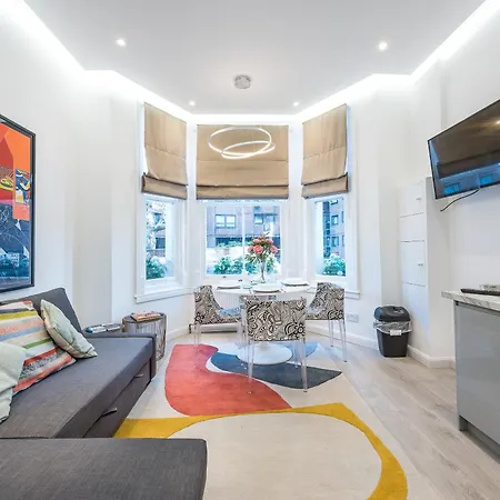 Casa Italia Near Kings Road In Chelsea With Wifi & Washing Machine Apartment