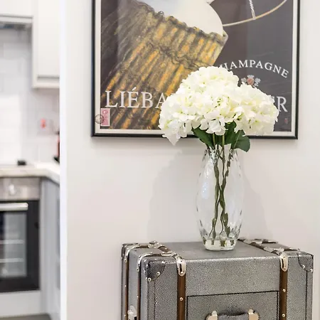Casa Italia Near Kings Road In Chelsea With Wifi & Washing Machine Apartment