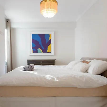 Stylish Kensington Courtyard London