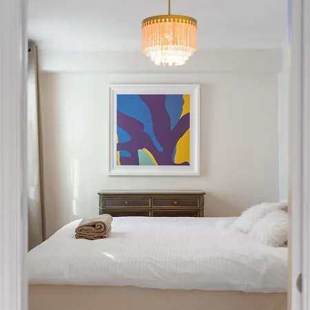 Stylish Kensington Courtyard