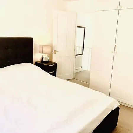 Beautiful 1 Bed Mayfair England Apartment