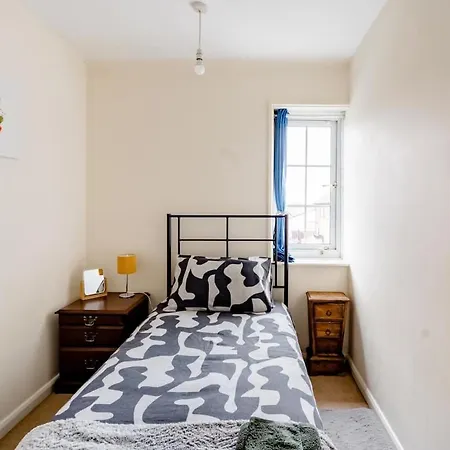 Morden House * Morden (Greater London)