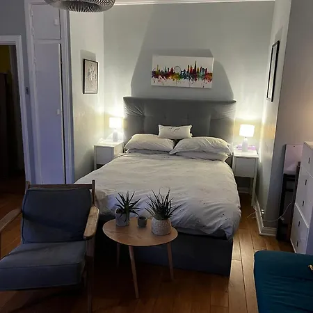 Chic 1 Bed Flat In Popular Bloomsbury Apartment