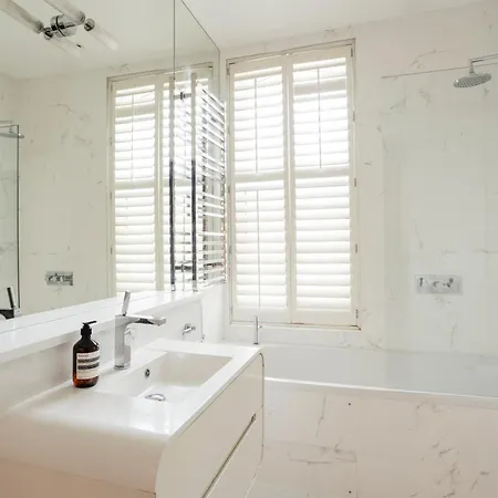 Elm Park - 2 Bed Chelsea * Londra