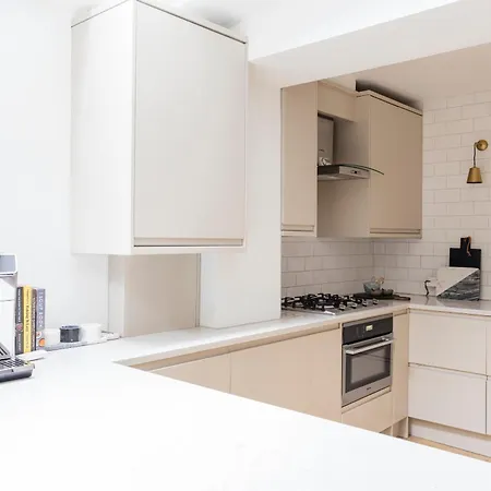 The Elegant Fulham Maisonette London