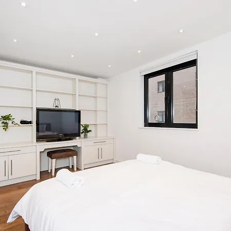 2 Bed Maissonette * London