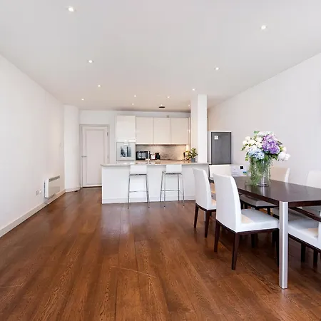2 Bed Maissonette * Londres