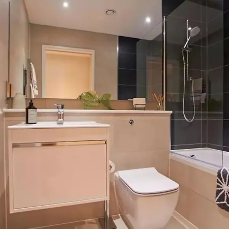Kings Cross Walking Distance Luxury Private Garden House London