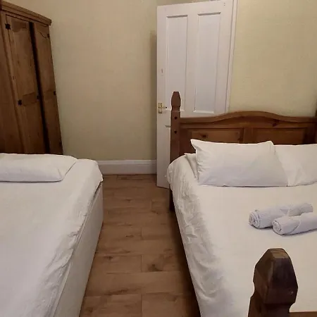Large 6 Bedroom House - Fortescue * London