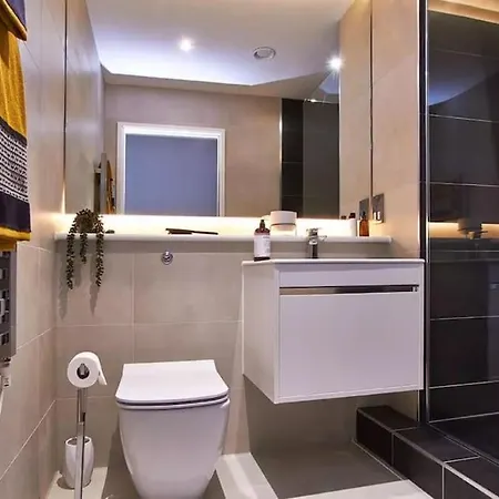 Kings Cross Walking Distance Luxury Private Garden House Apartment London