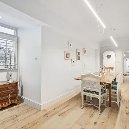 Hububb Luxury Queen's Gate Garden Apartment London