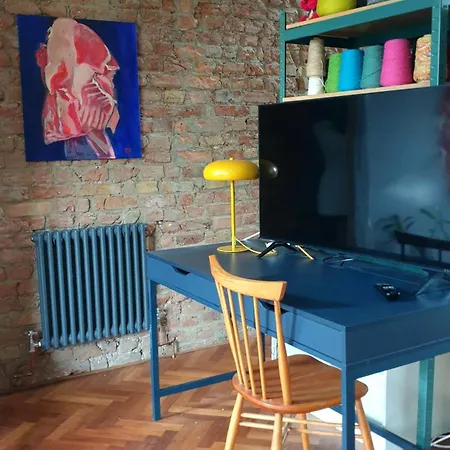 Homestay Charming Bedroom In Artist Studio