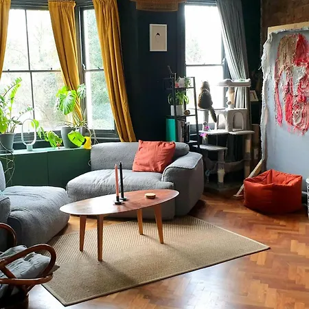 Charming Bedroom In Artist Studio * London