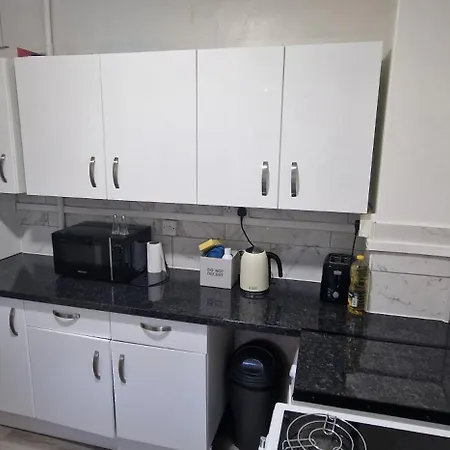 Comfortable 2 Bedrooms Flat In Oval Apartment London