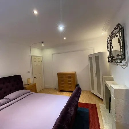 15 Glebe Crescent Apartment