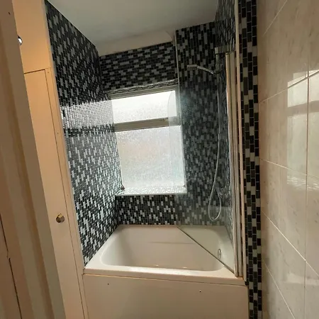 Apartment 15 Glebe Crescent