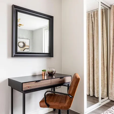Apartment Showroom Splendour, Luxe Elegance *