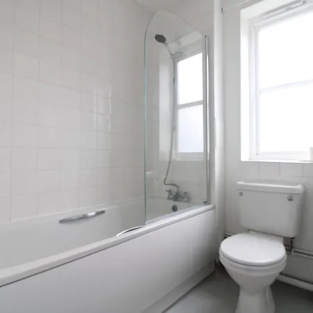 Immaculate Near Nine Elms & Battersea * London