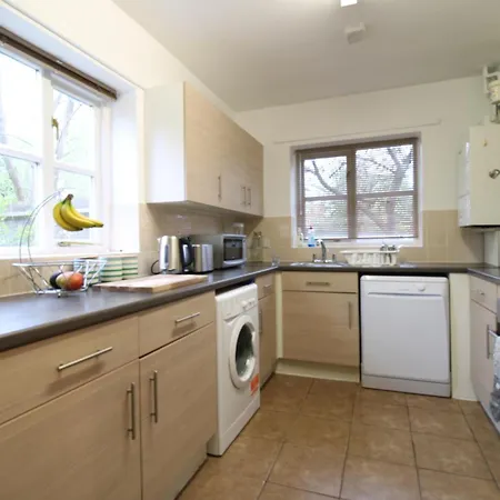 Immaculate Near Nine Elms & Battersea * London