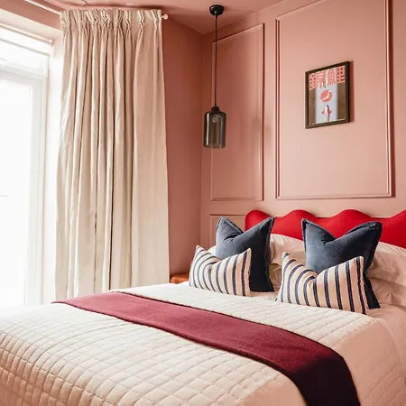 Luxury Fulham Townhouse With Cinema Apartment London