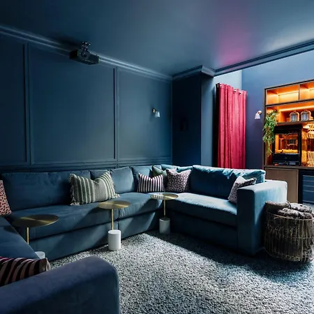 Luxury Fulham Townhouse With Cinema Apartment