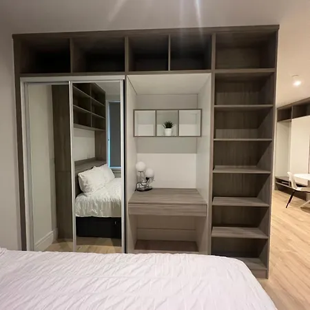 London Heathrow Airport Voyager House Terminal 12345 - Ev Electric And Parking Available! *