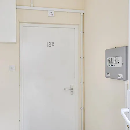 Oxted High St Apartment Titsey