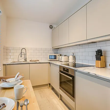 Oxted High St Apartment