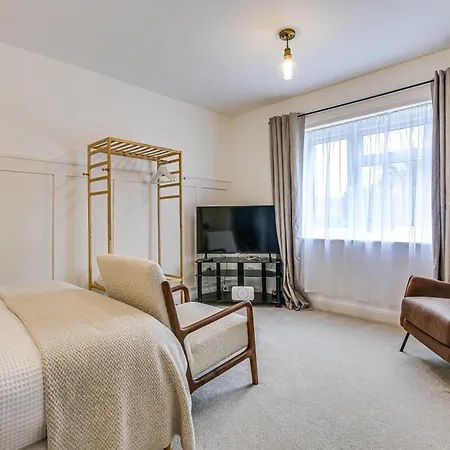 Oxted High St Apartment Titsey