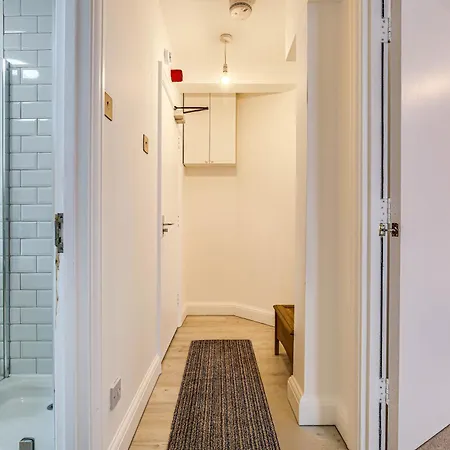 Apartment Oxted High St *