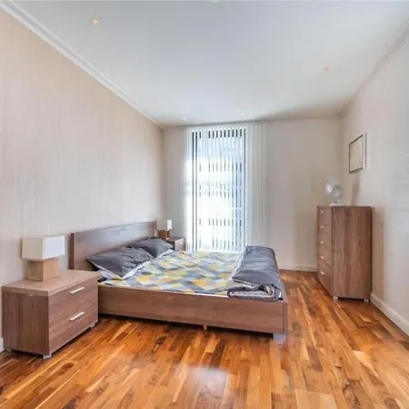 Apartment Luxury Penthouse 2 Bedrooms Flat In Canary Wharf London